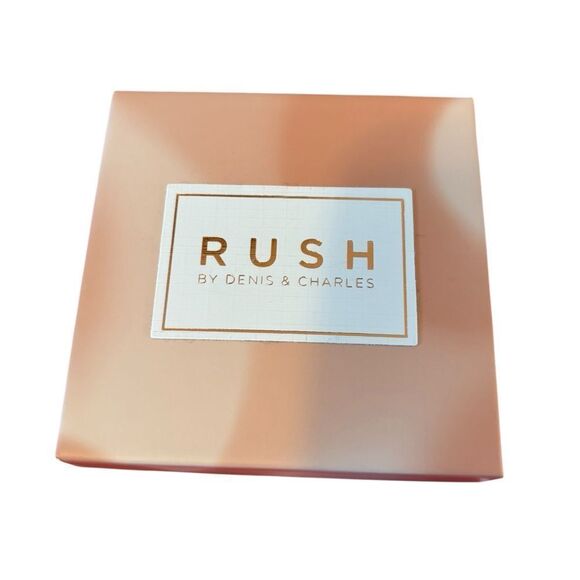 Delicate Looking Handmade Beaded Heart Shaped Dangle Earrings. - Picture 5 of 6